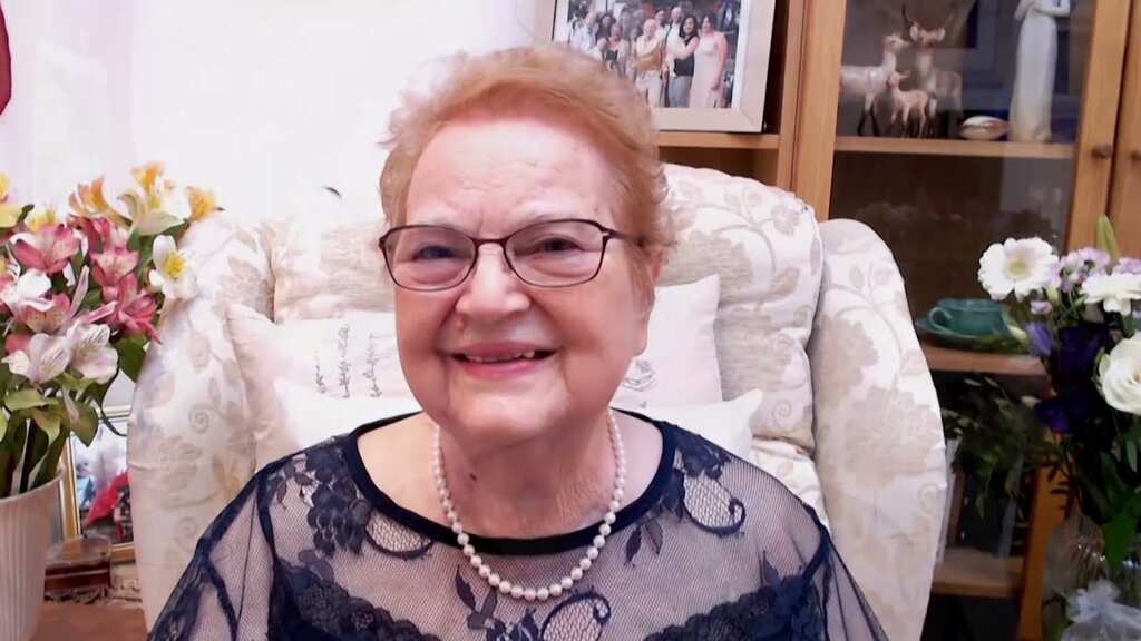 AI lets deceased woman address her funeral
