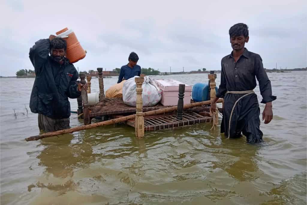 Over 1000 killed in Pakistan floods; army deployed in worst hit areas