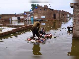 Heavy rain pounds much of Pakistan; 1000 dead, 45 million affected