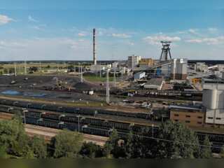 Poland: People line up at coal mine, fearful of winter shortages