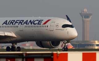 Two Air France pilots suspended after mid-flight fight in cockpit; Twitterati react