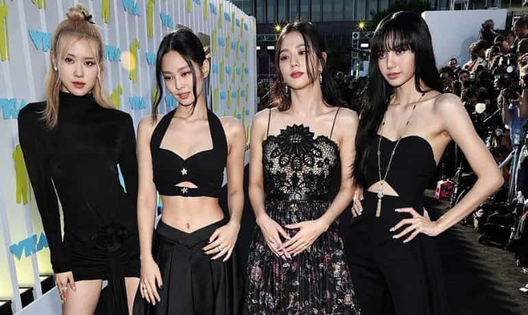 K-pop girl band BLACKPINK renews its contract with YG Entertainment 