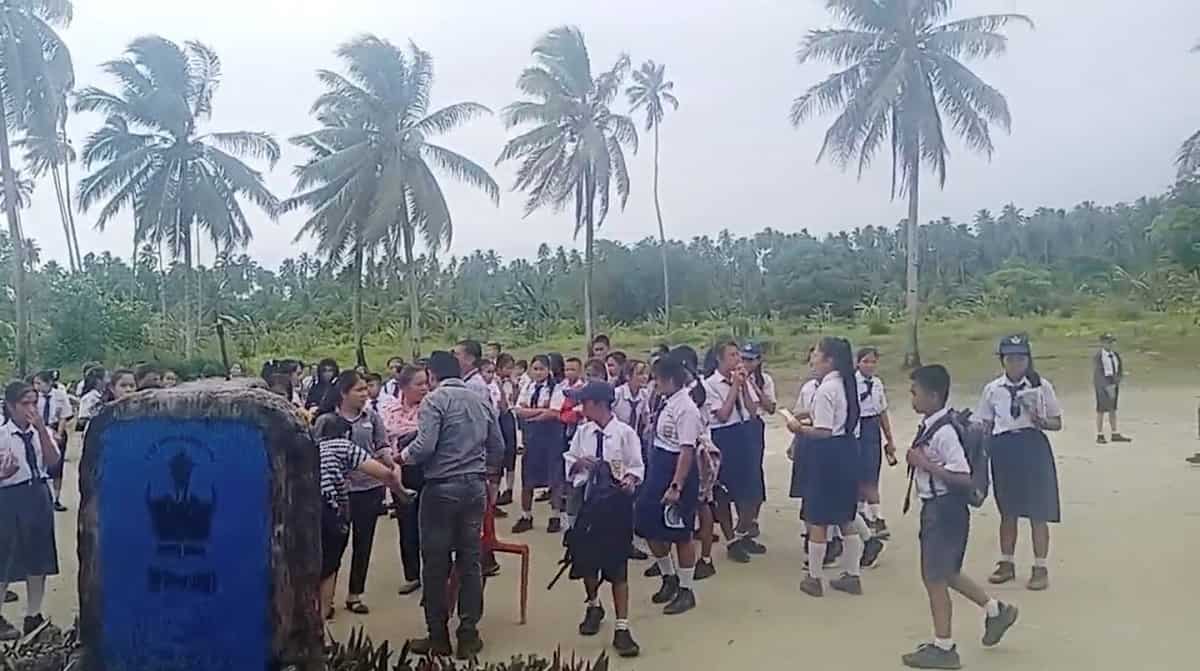 Indonesian island experiences three consecutive earthquakes, no tsunami warning issued Indonesian island experiences three consecutive earthquakes, no tsunami warning issued