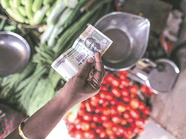 Economists expect India's growth rate to dip