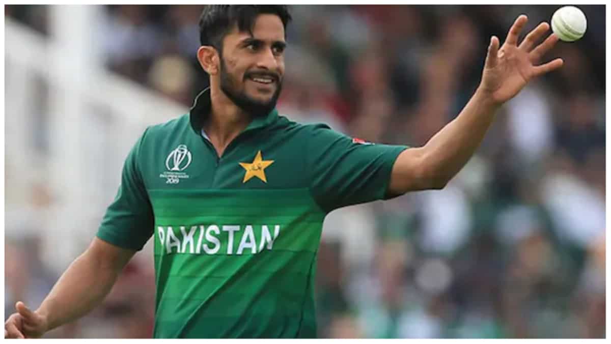 Indian fan tells Hasan Ali 'you've huge fan-following in India', pacer wins hearts with epic reply - WATCH Indian fan tells Hasan Ali 'you've huge fan-following in India', pacer wins hearts with epic reply - WATCH