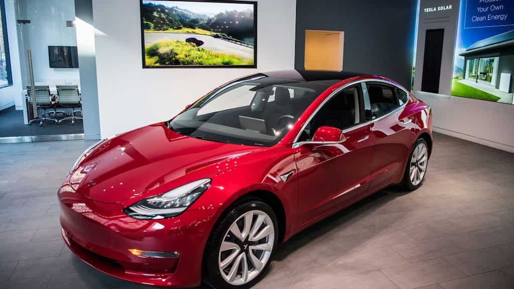Tech Talk: Tesla owners unhappy with the company's repair services