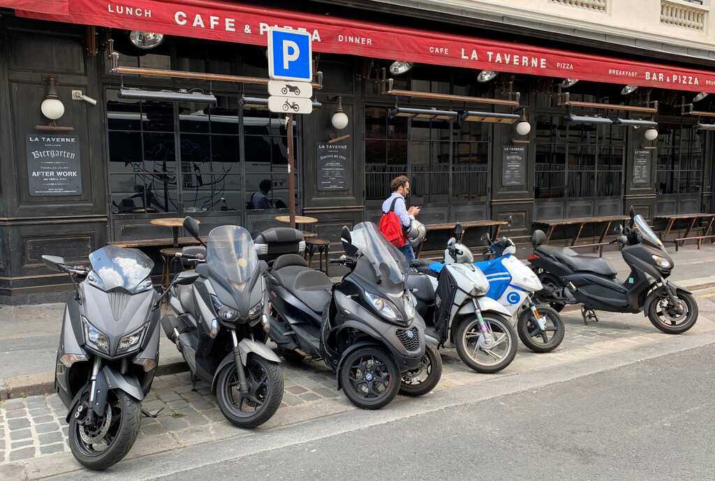 Paris will charge for two-wheeler parking | 3 Euros per hour parking fee for motorbikes