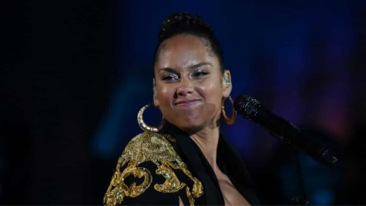 Alicia Keys calls out fan who forcibly grabbed and kissed her on cheek during Vancouver concert Alicia Keys calls out fan who forcibly grabbed and kissed her on cheek during Vancouver concert