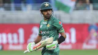 Mohammad Hafeez calls upon Babar Azam to 'show some heart ' and drop down to No. 3 ahead of IND vs PAK
