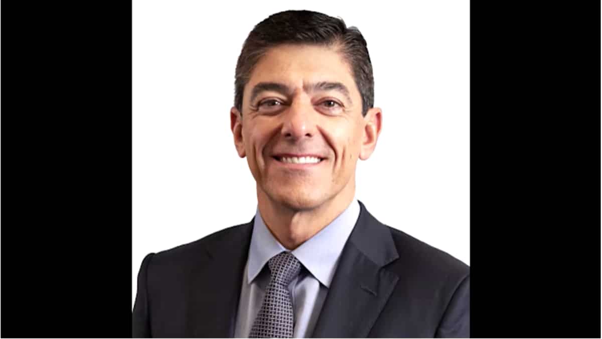 Bed Bath & Beyond CFO dies after jumping from balcony, wife saw him