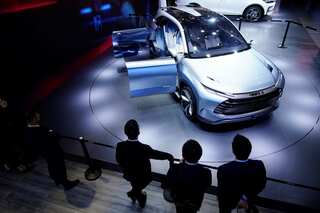 Over a dozen states mulling over adopting California’s electric car mandate