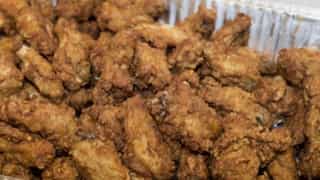 Watch: Guy orders chicken wings, gets bones and a note