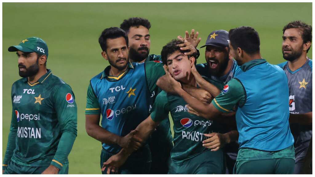 WATCH: Naseem's two successive sixes that led Pakistan to Asia Cup final, eliminating India & Afghanistan