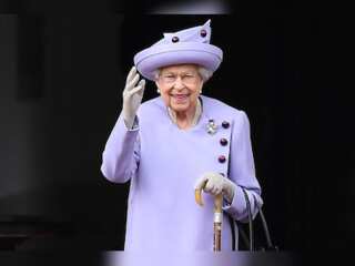 Doctors recommend medical supervision for Queen Elizabeth II