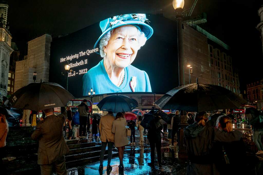 Queen Elizabeth II attends first public engagement in months
