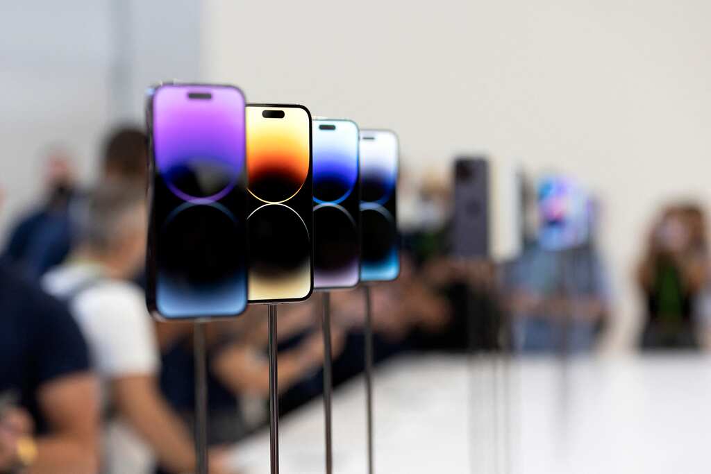 Apple issues latest iPhone 14 update to fix shaking camera and authorisation problems