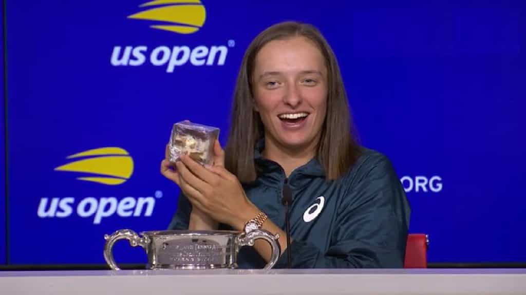 WATCH: Iga Swiatek surprised with her favourite tiramisu inside US Open trophy