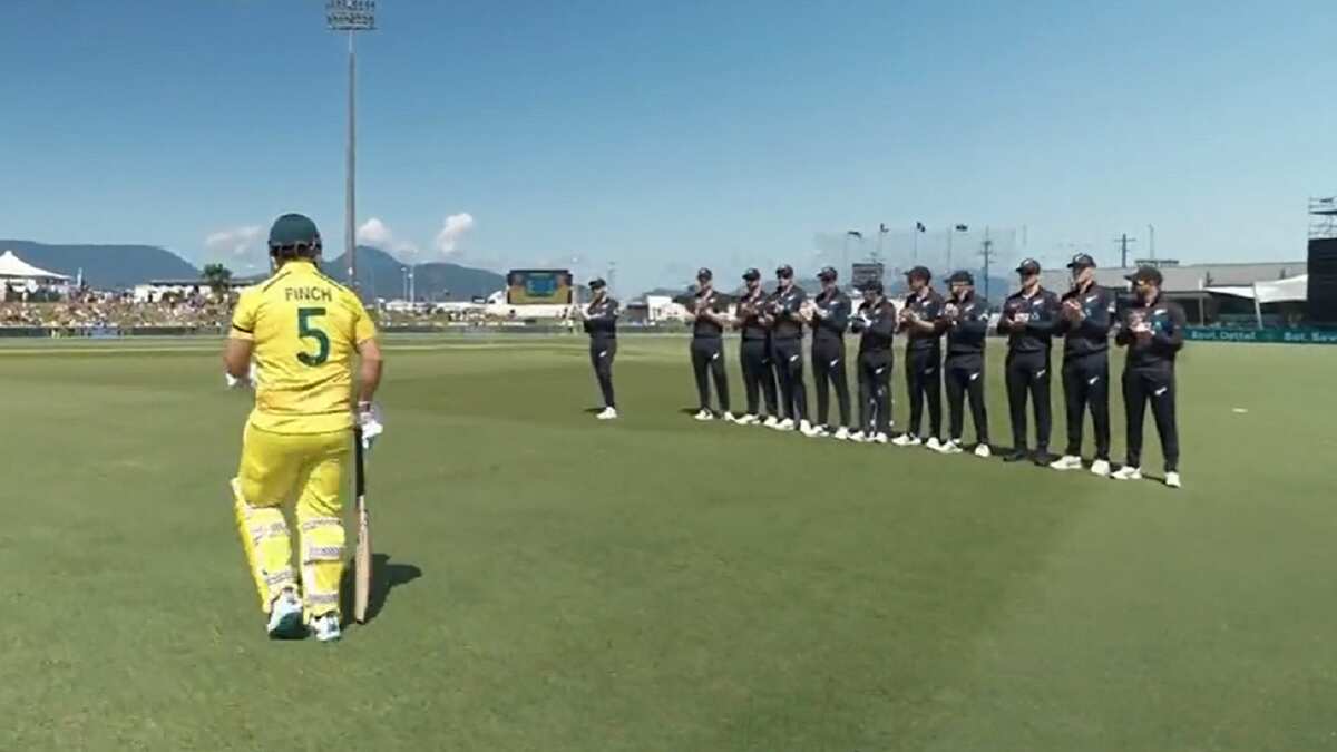 WATCH: Aaron Finch gets guard of honour from New Zealand players ahead of his final ODI for Australia WATCH: Aaron Finch gets guard of honour from New Zealand players ahead of his final ODI for Australia