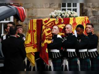 Queen Elizabeth's coffin arrives in Edinburgh after 6-hour journey