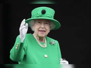 Queen Elizabeth II death: King Charles leads procession in Edinburgh