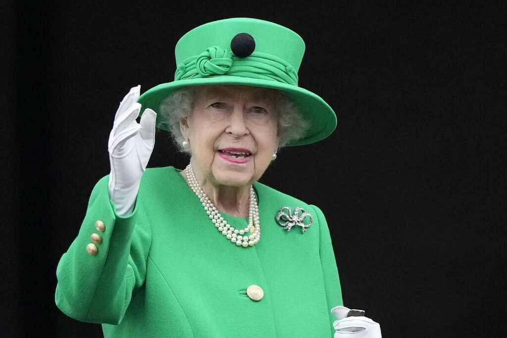 Queen Elizabeth II death: King Charles leads procession in Edinburgh