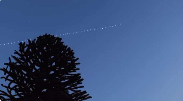 Watch | Mysterious lights in Indian sky leave Lucknow residents awestruck Watch | Mysterious lights in Indian sky leave Lucknow residents awestruck