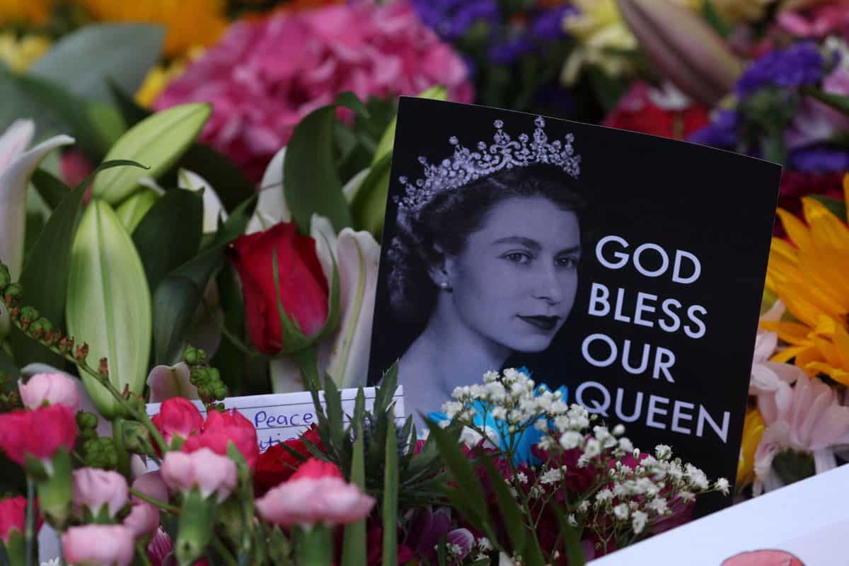Foreign dignitaries attending Queen’s funeral must travel by commercial flights Foreign dignitaries attending Queen’s funeral must travel by commercial flights