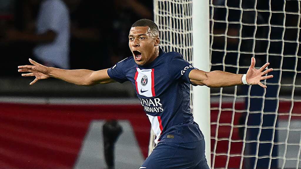 Kylian Mbappe 'can walk out of his PSG contract in 2024' despite claims that he signed a 3-year deal