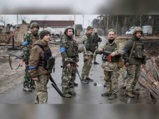 203 days of Russia-Ukraine war: Ukrainian forces provide aid to residents of recaptured cities
