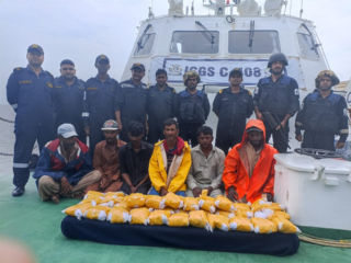 Indian officials seize Pakistani boat carrying 40 kg heroin worth $25 million