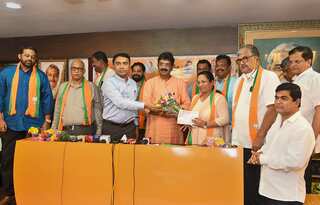 Eight Congress lawmakers from Goa jump ship to BJP
