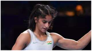 Wrestling World C'ships: Vinesh Phogat enters repechage round, likely to get shot at bronze