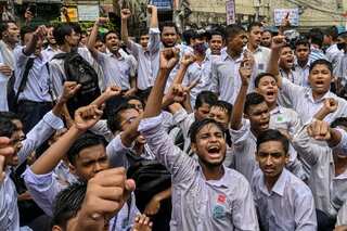 Bangladesh: Students protesting against classmate's death in road accident attacked