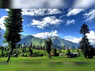 India: Bollywood filmmakers return to picturesque valley of Jammu and Kashmir