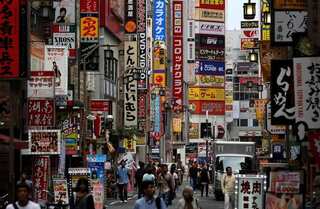 Record number of young Japanese people avoiding marriage, govt survey shows