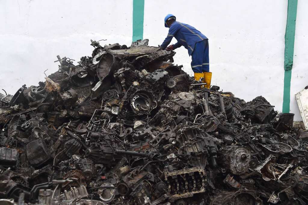 WION Climate Tracker | Few people collect, sort & recycle trash in Nigeria