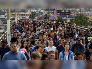Florida, Texas governors send off migrants to Massachusetts, Washington