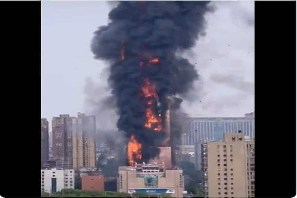 Video: Major fire engulfs skyscraper in Changsha, central China