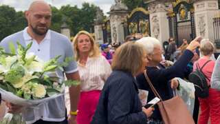 Tyson Fury and wife Paris pay respects to Queen Elizabeth II, leave a bouquet of flowers in a moving tribute