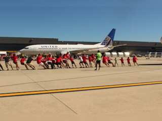 Hundreds take part in plane pulling competition in Virginia