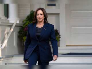 Texas sends another busload of migrants to Kamala Harris's home