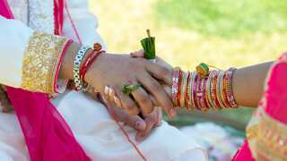 Enthralled by Indian culture, Muslim American couple renew marriage vows as per Hindu rituals
