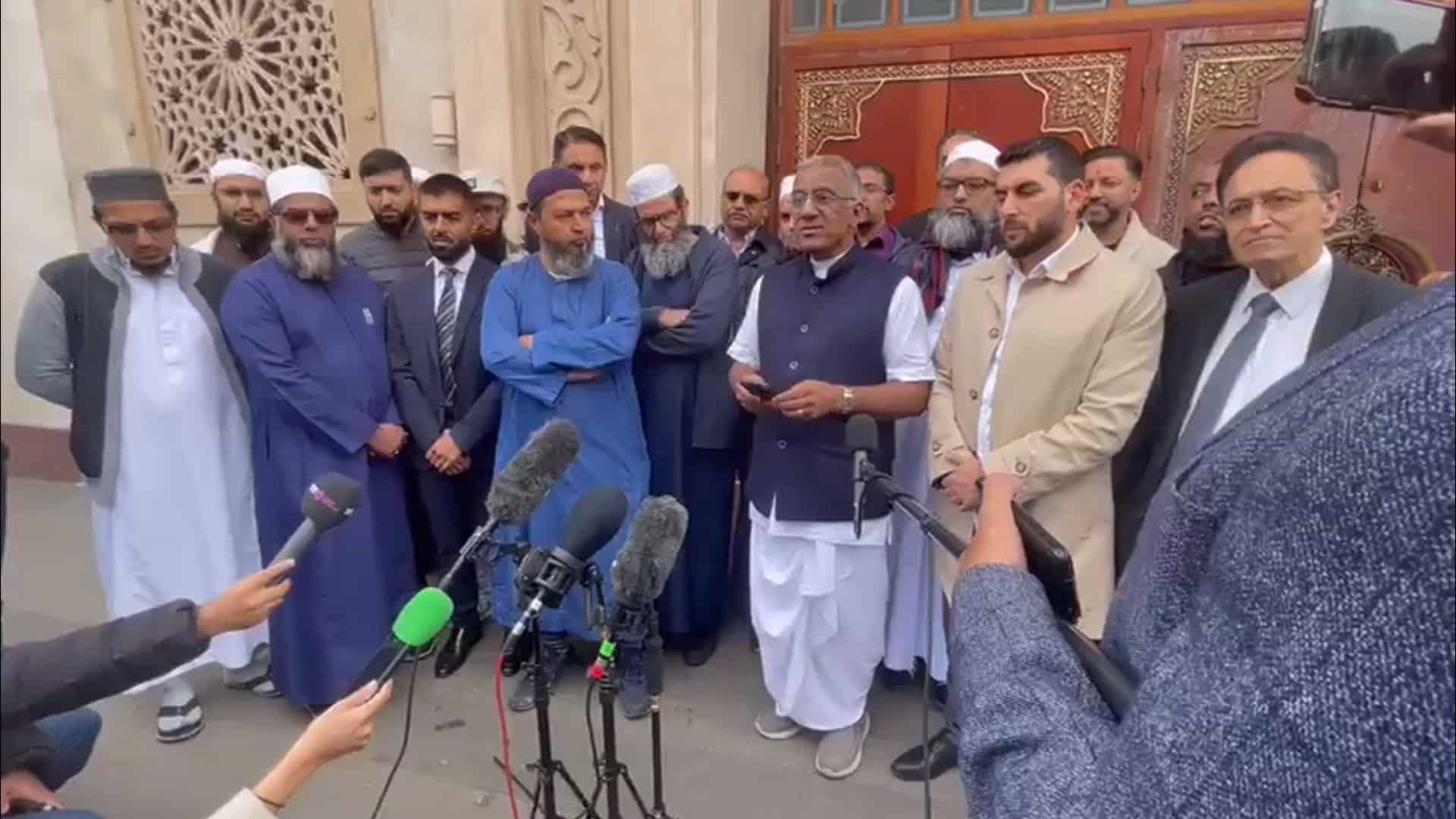 Leicester violence: Hindu-Muslim leaders call for calm after cricket match flare-up Leicester violence: Hindu-Muslim leaders call for calm after cricket match flare-up