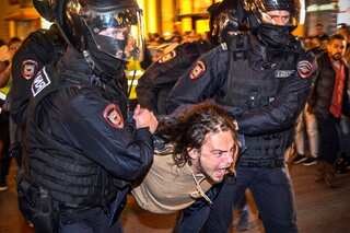 Thousands held in Russia for protesting mobilisation, some drafted directly into military