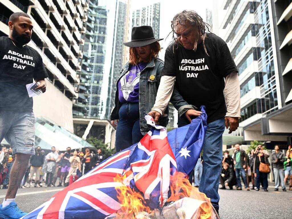 Australia: Thousands protest against day of mourning for Queen Elizabeth II