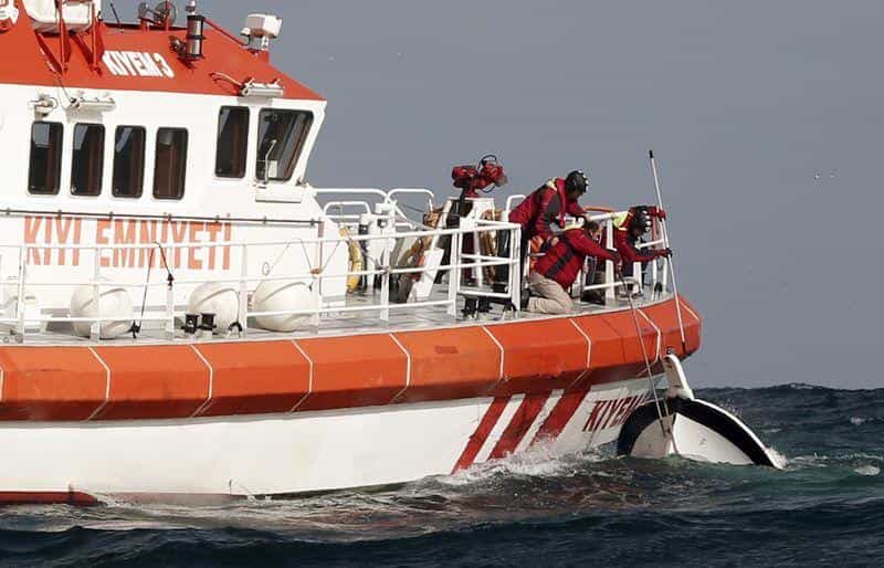 Migrant boat with 400 on board slowly sinking between Libya and Malta