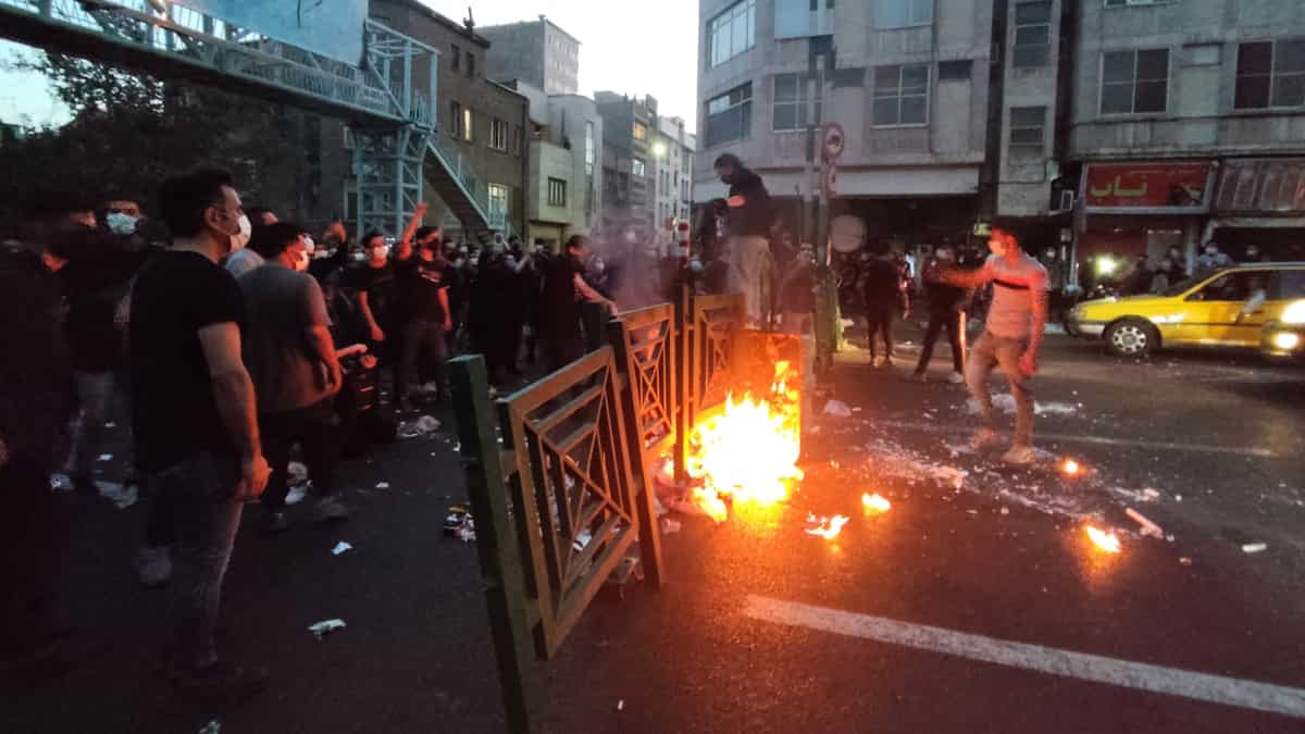 What do we know about Mahsa Amini's death?