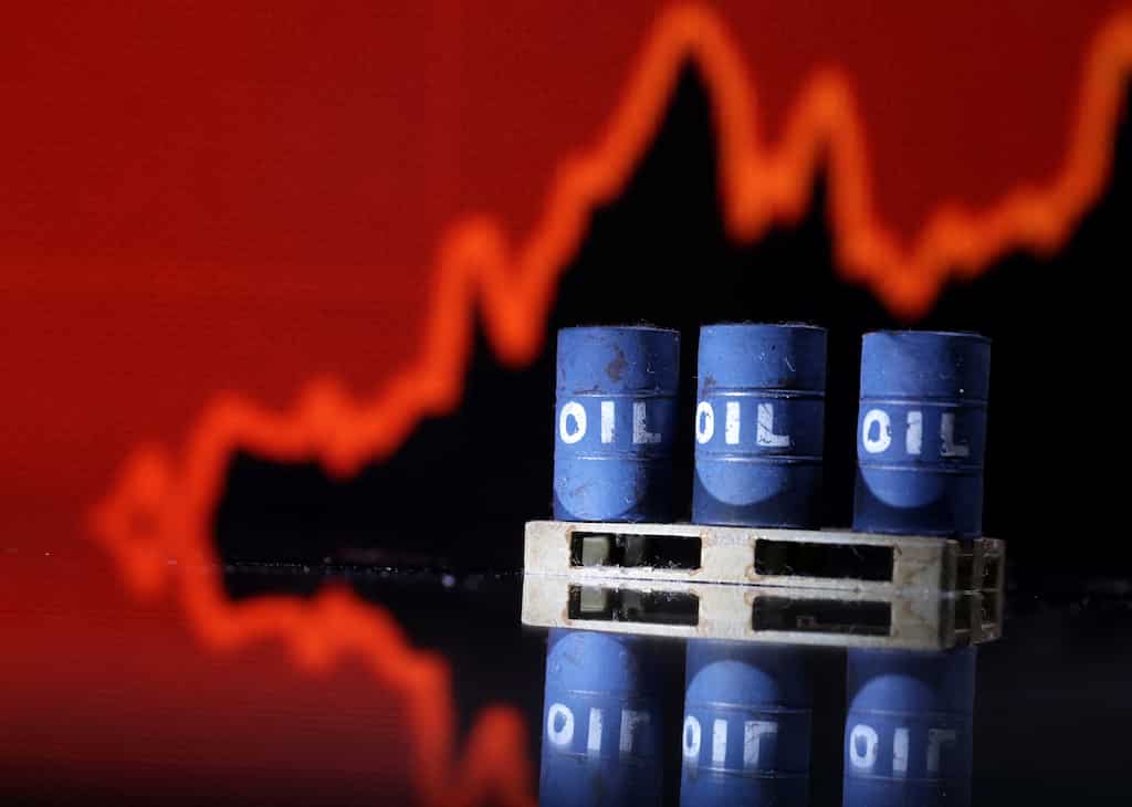 Oil plunges to eight-month low on strong dollar, fear of recession-induced dip in demand
