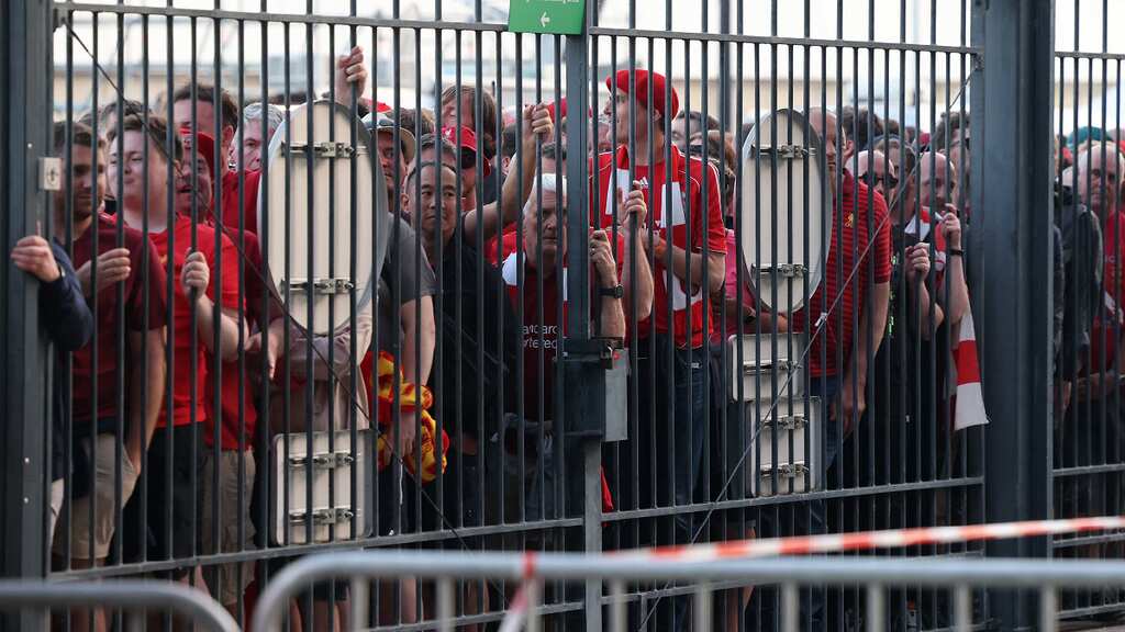 Nearly 2,000 Liverpool fans to sue UEFA over Champions League final fiasco