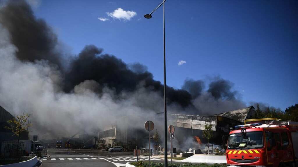 Rungis market: Fire breaks out at world's biggest produce market in Paris